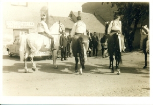 Velké Pavlovice - slavnostní jízda na koních - fotokopie pohlednice